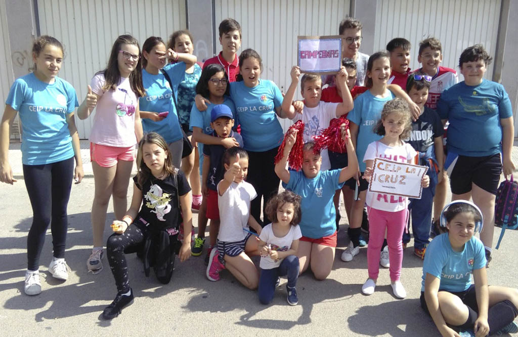 El Colegio La Cruz campen regional de futbol sala alevn femenino